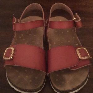 Worn toddler sandals size 8
